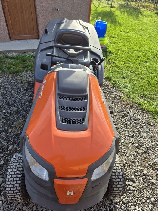 Tractoras gazon husqvarna