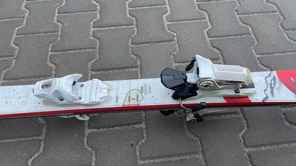 vând SCHIURI Rossignol 163cm