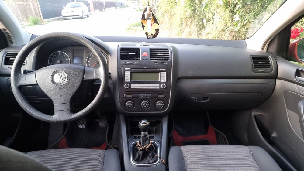 Vând VW Golf 5 1.4