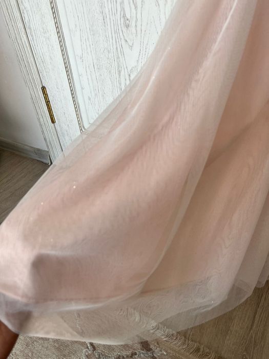 Платья на праздник 6-7 лет