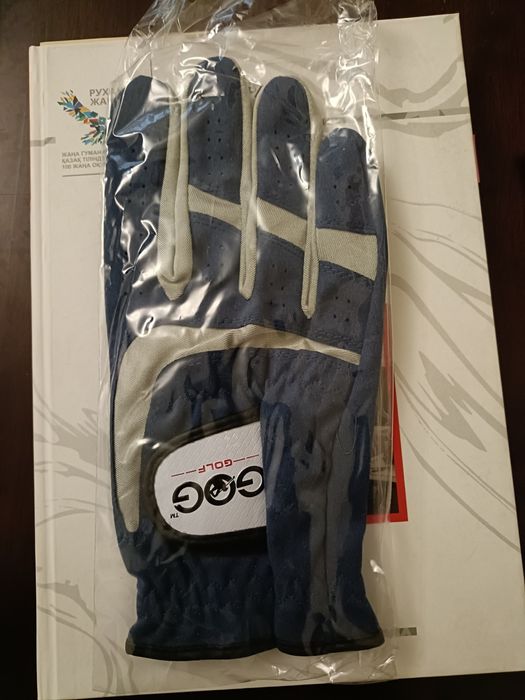 Перчатка для гольфа.