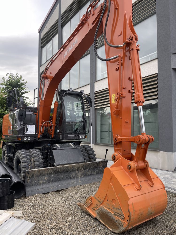 Inchiriez excavator