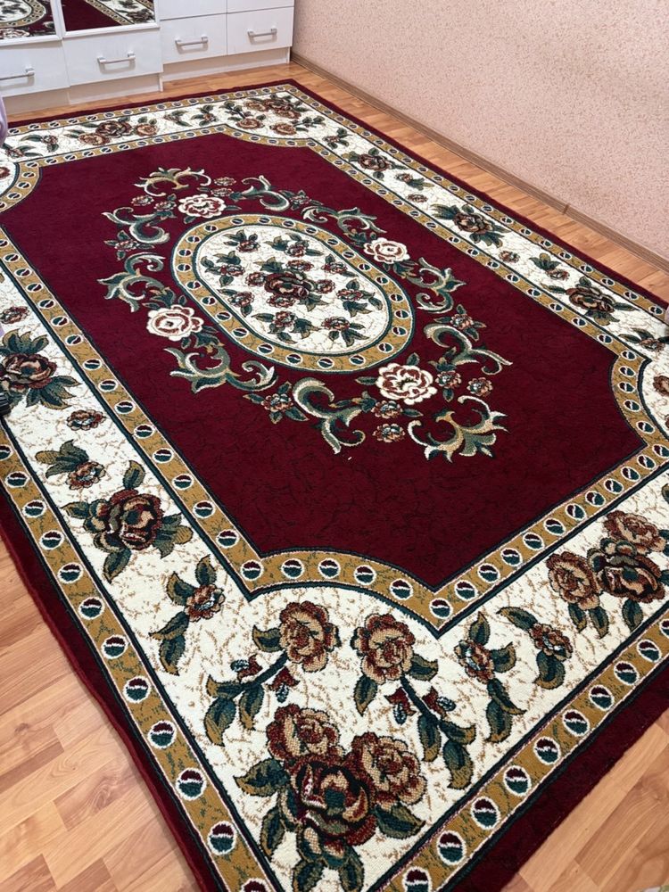 Gilam sotiladi, razmer 2,5*3 toza yangi