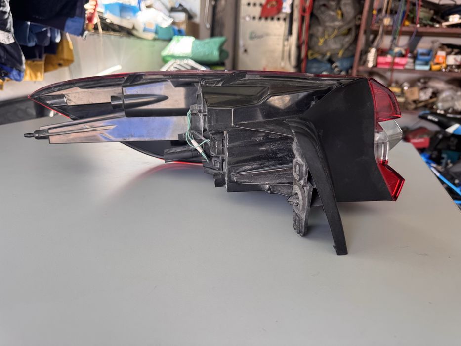 Stop dreapta insignia B aripa 2018