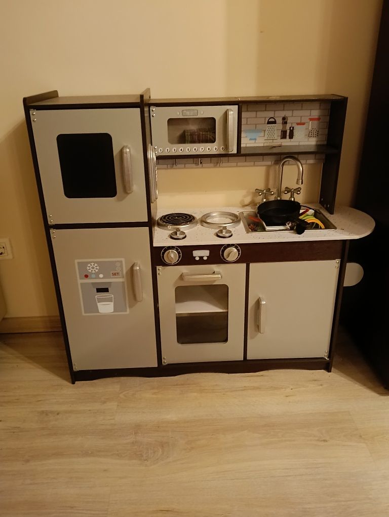 Детска дървена кухня