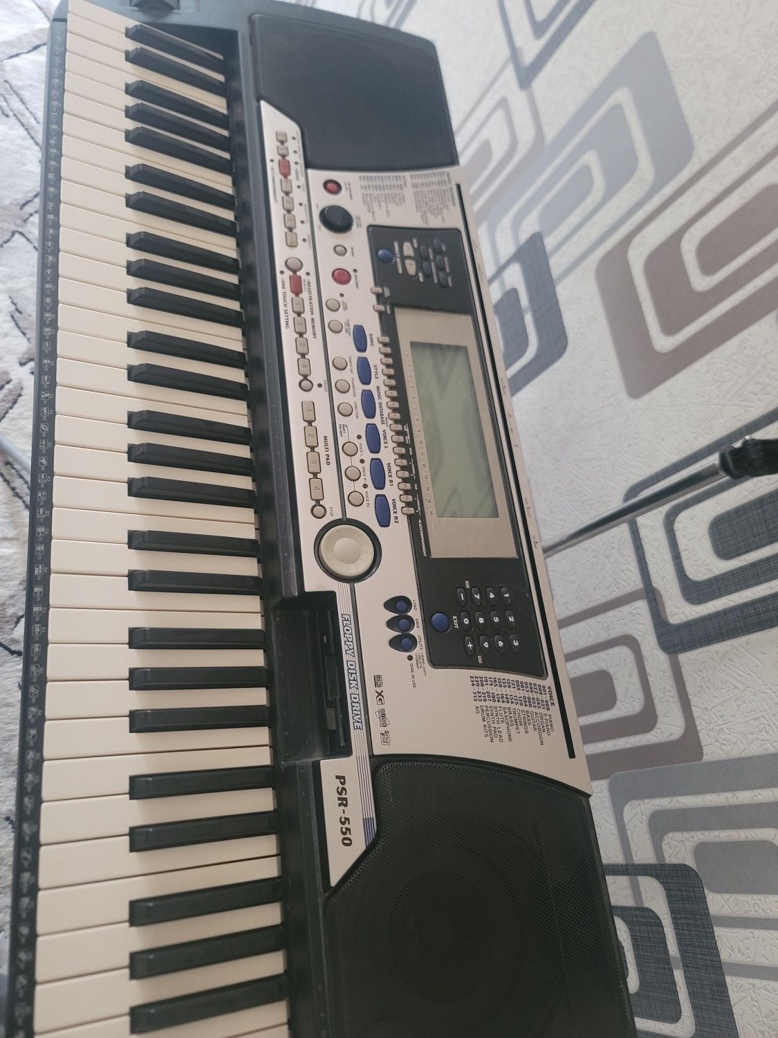 Simtezator Yamaha psr-550
