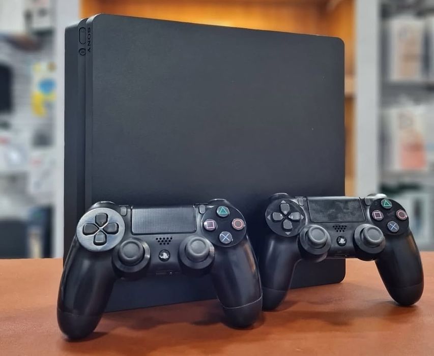 Продам PlayStation 4 хороший состояние