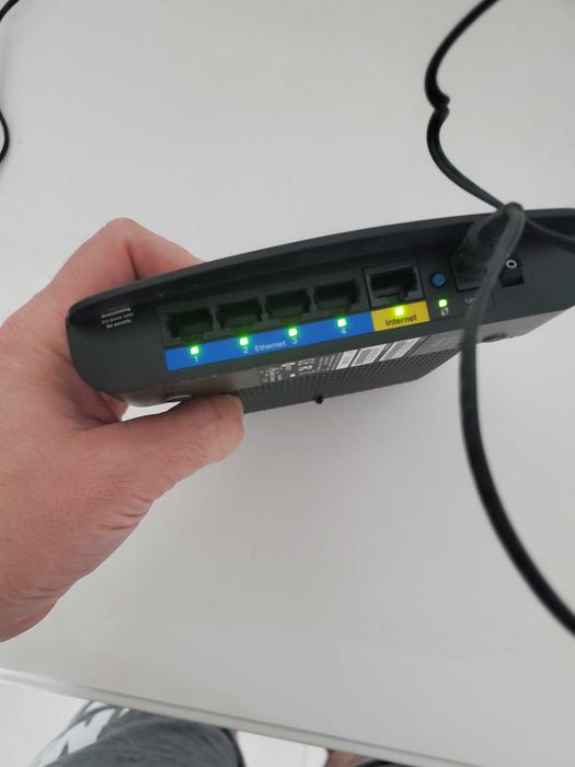 Router Wireless Linksys E1200, N 300 Mbps, 4 x 10/100 Mbps