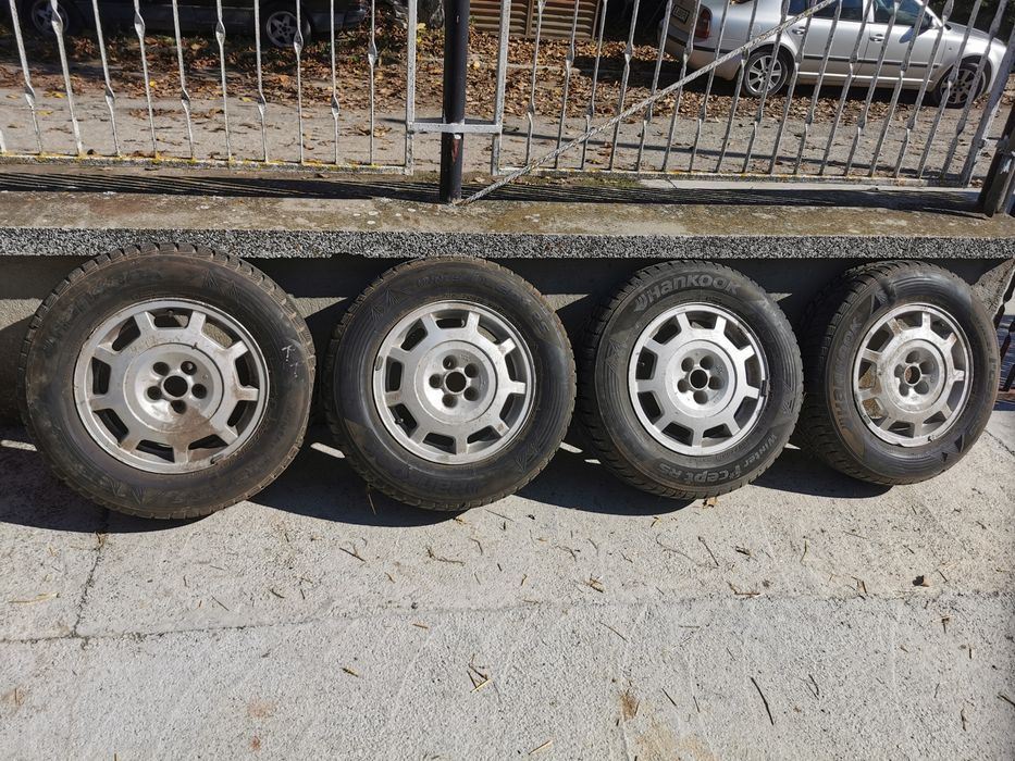 3 броя зимни гуми hankook 205 70 15