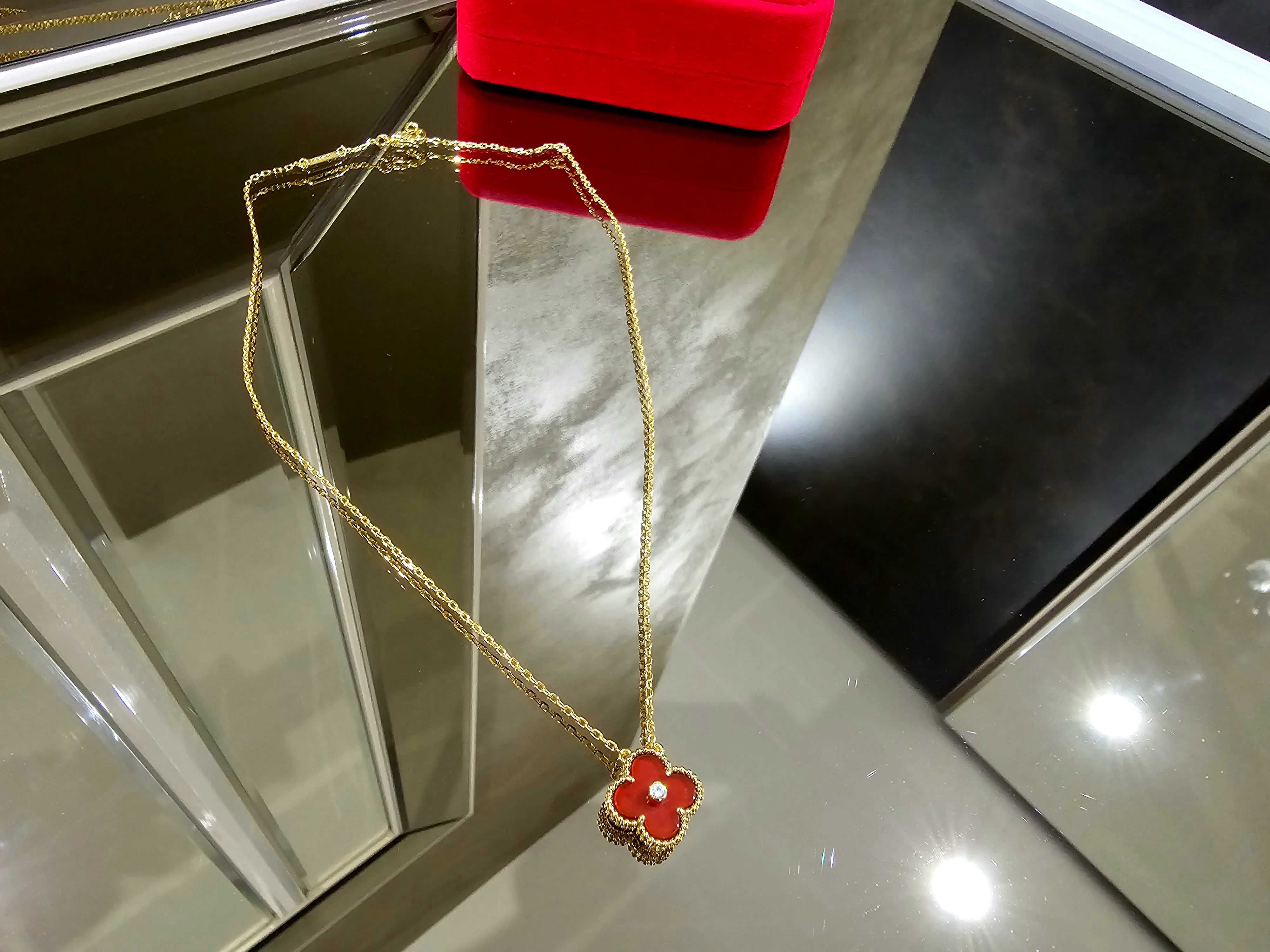 Van Cleef & Arpels VCA Gold Red Alhambra Diamond Clover Дамско Колие