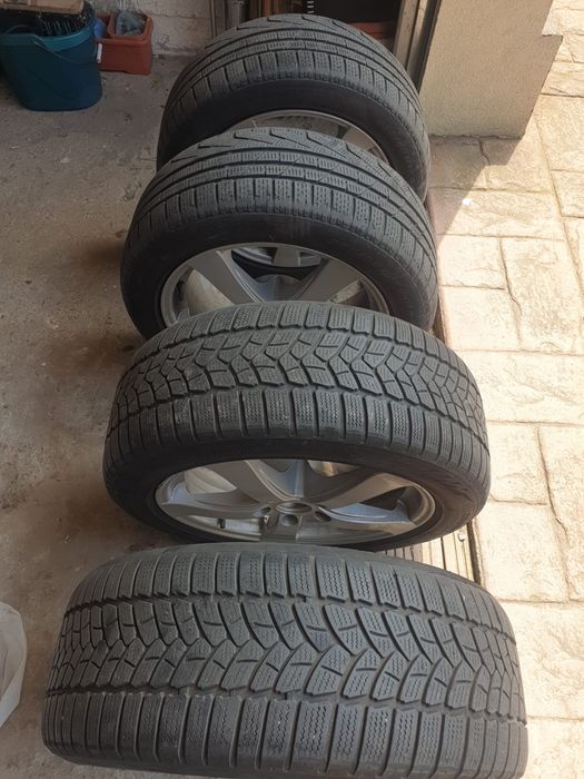 Vand 4 cauciucuri cu genti