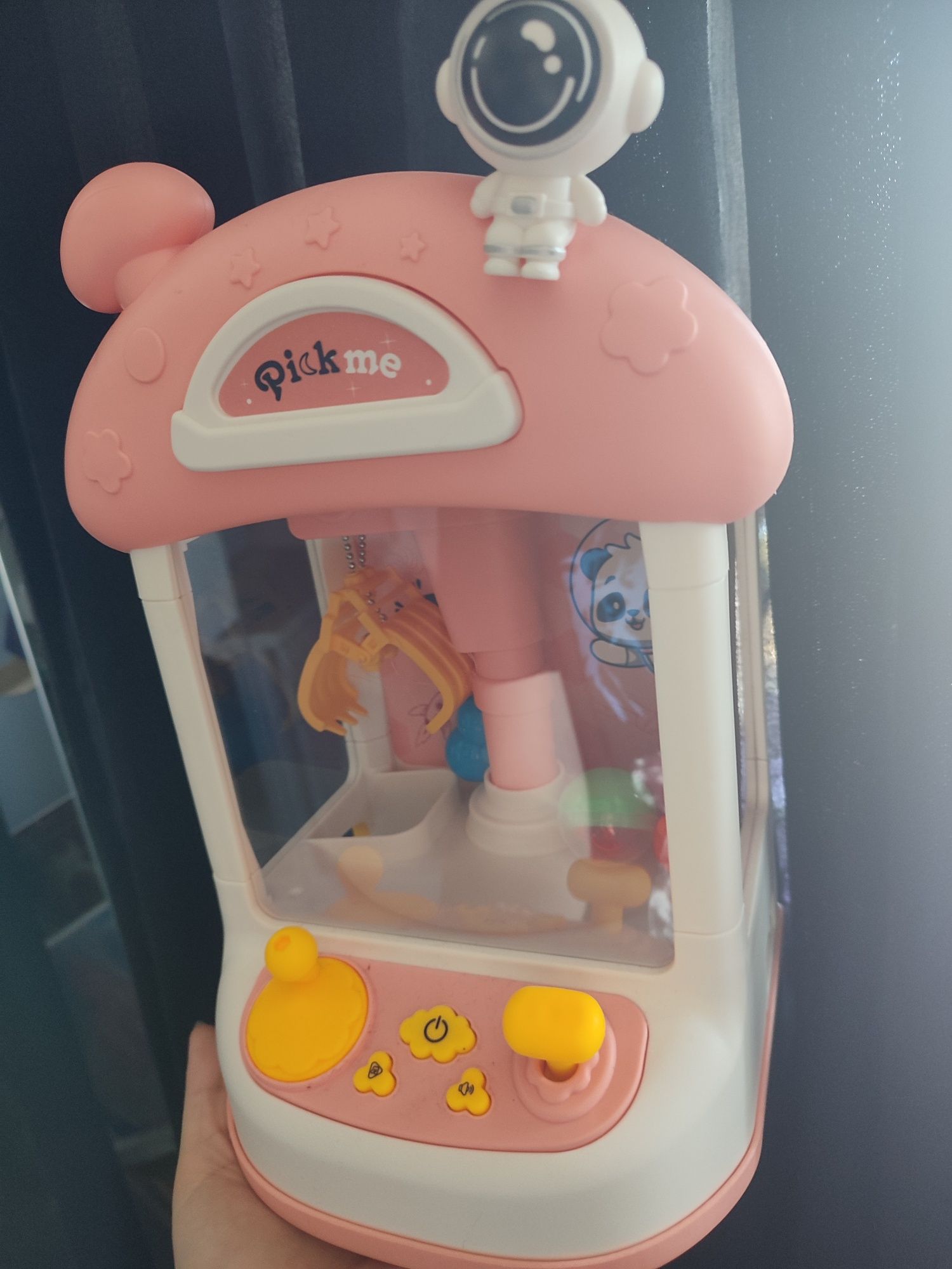 Claw machine roz de copii