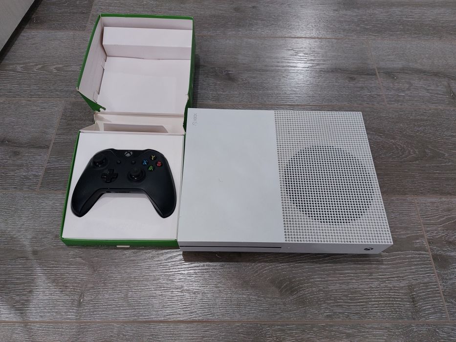 Продам Xbox One S