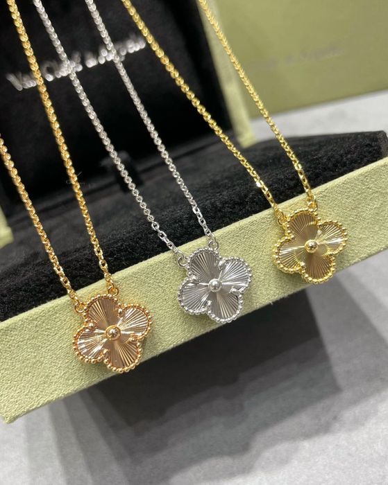 Van Cleef & Arpels позлатено колие