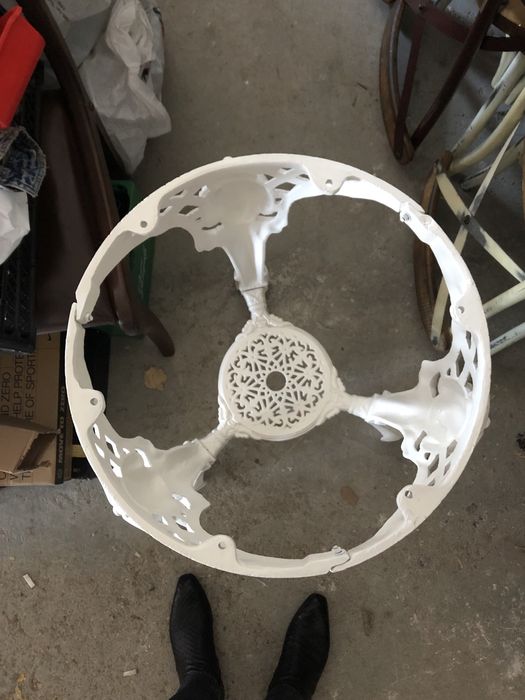 Градински маси и нисък диван