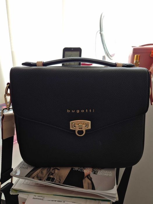 Vand geanta Bugatti noua