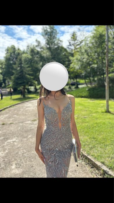 Бална рокля с гол гръб