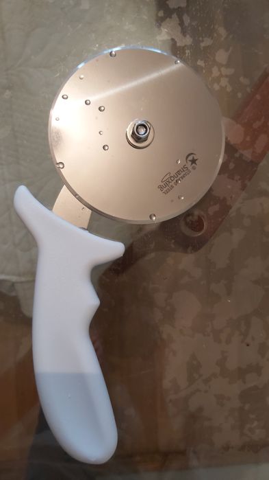 Новый большой нож для пиццы