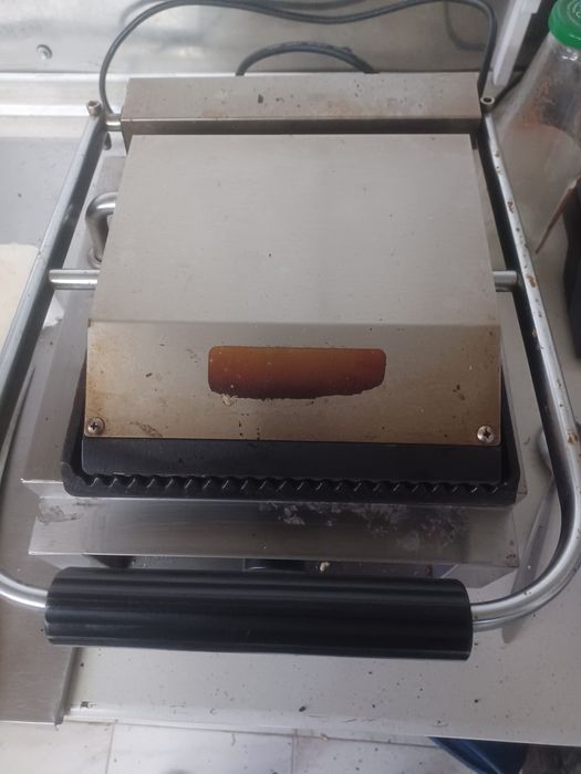 Vând grill profesional