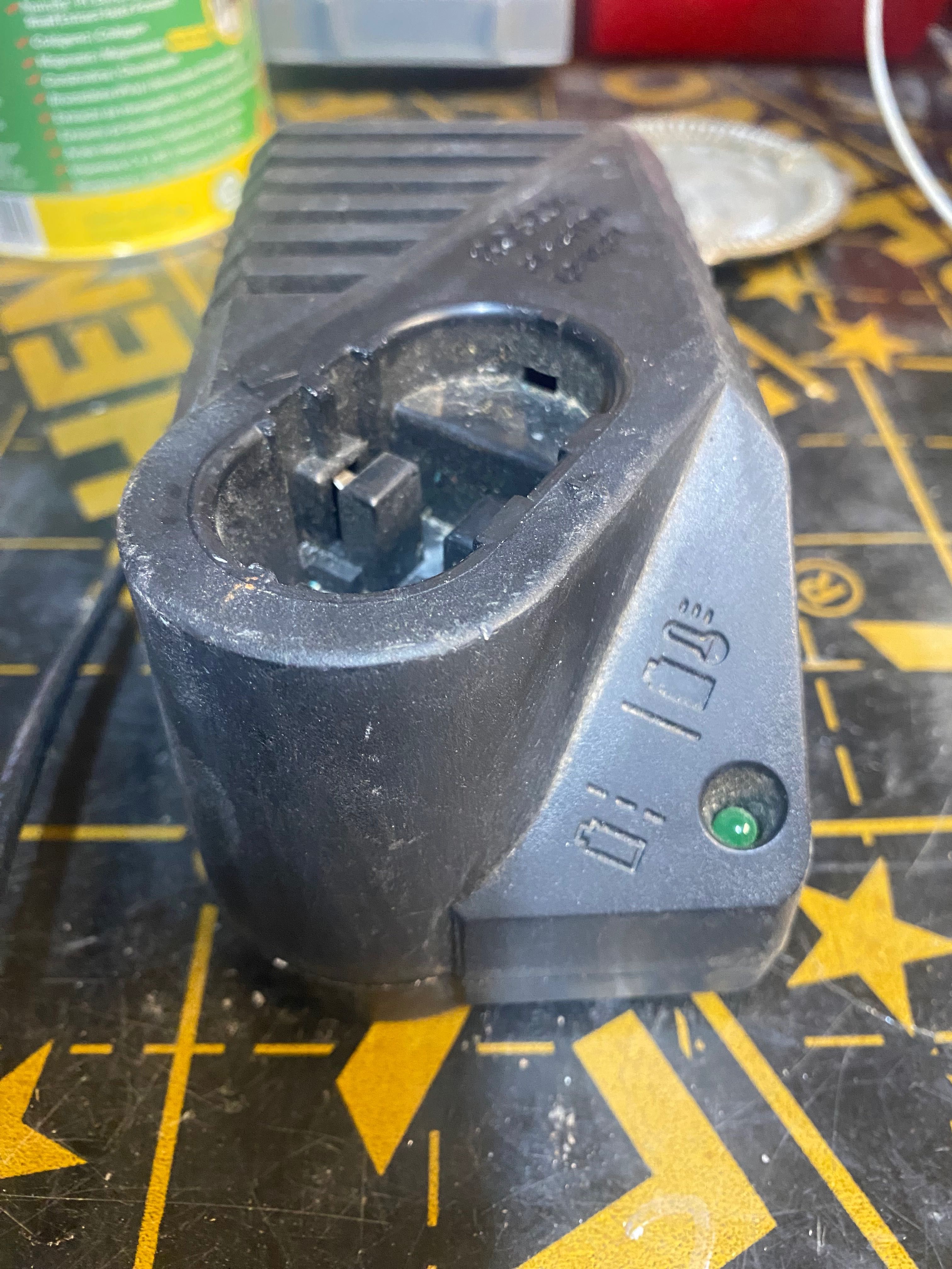 Зарядно Bosch AL 1411 DV