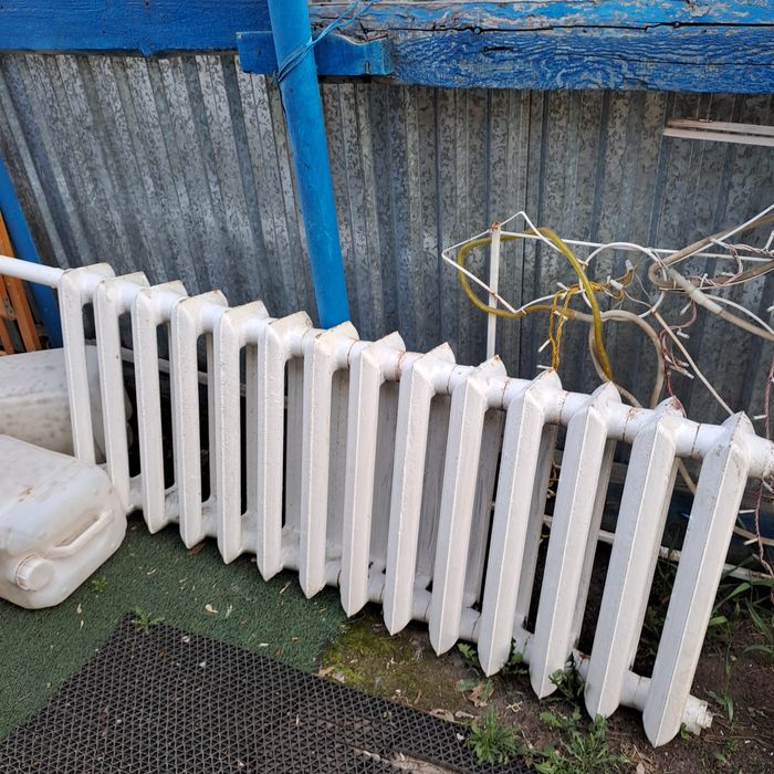 Продам чугунные батареи