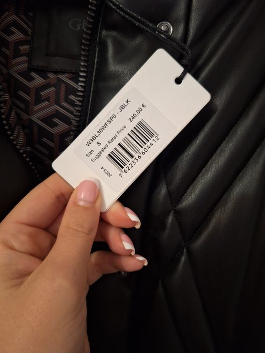 Чисто Ново яке Guess