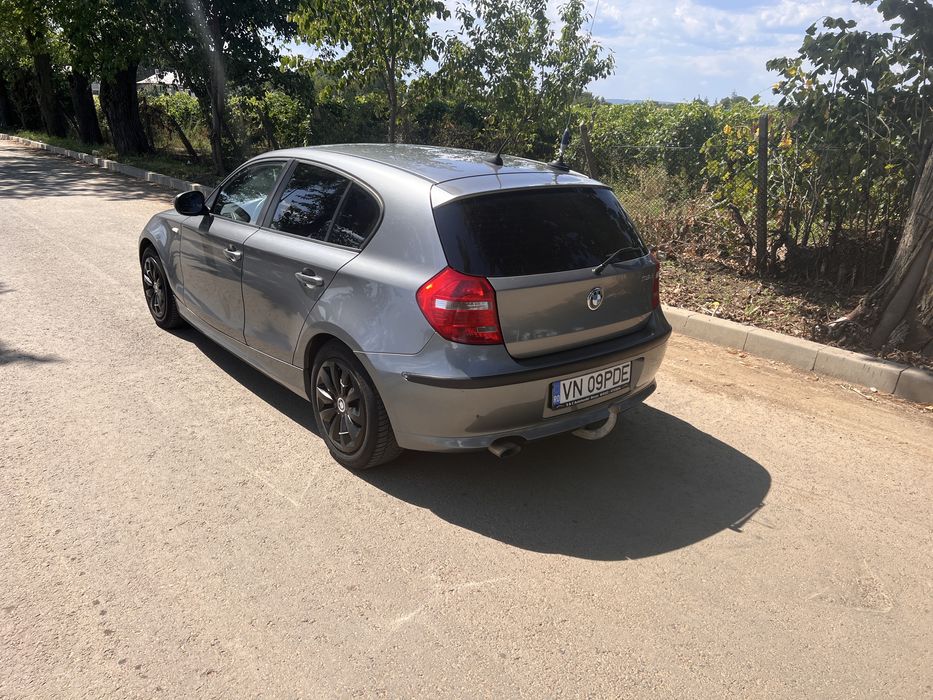 BMW Seria 1 e87 118d 2010 143cp