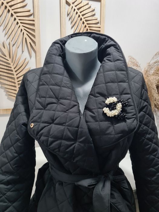 Brosa handmade alb negru