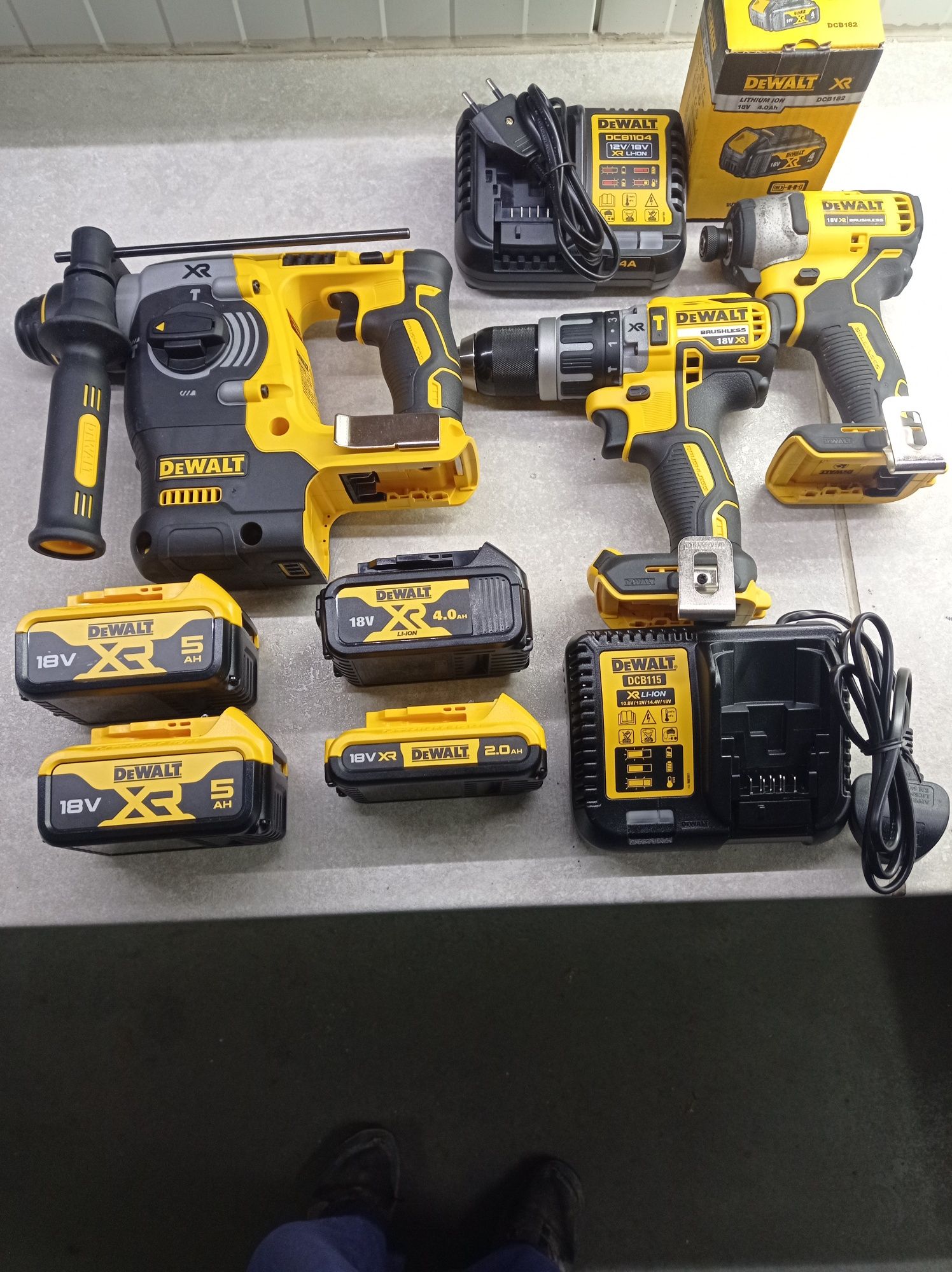 Dewalt 18V перфоратор,винтоверт и батерии