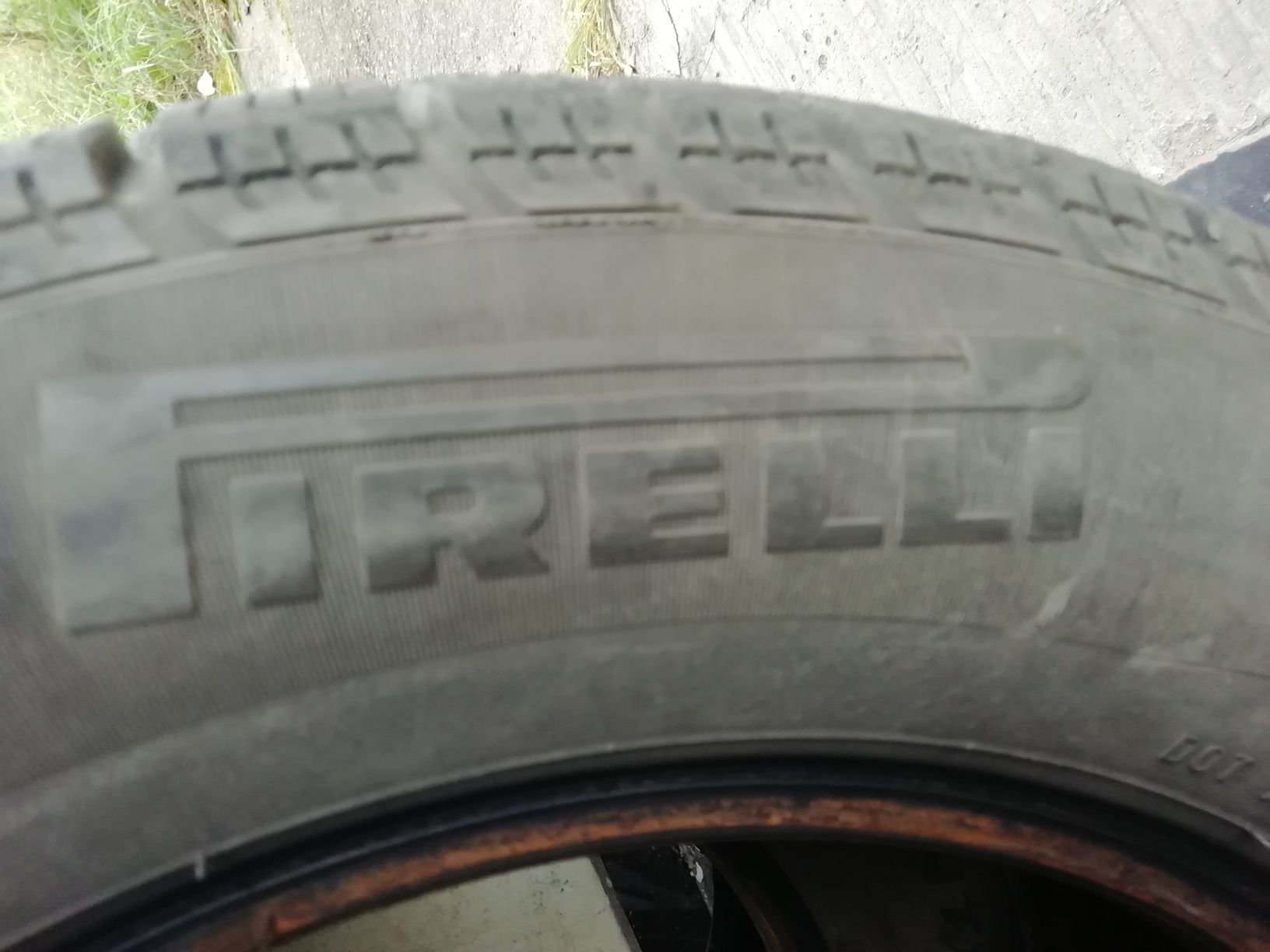 Продавам 4бр. зимни гуми 195/65R15 Pirelli Snowcontrol