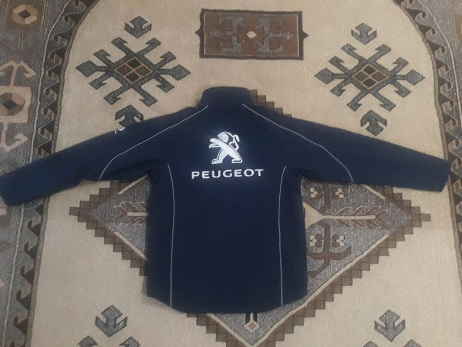Polare Peugeot și Columbia,geacă Yamaha și hanorac Suzuki