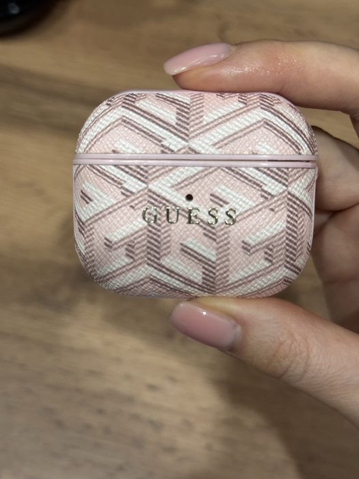 Продам кейс для AirPods 3 от GUESS — оригинал!