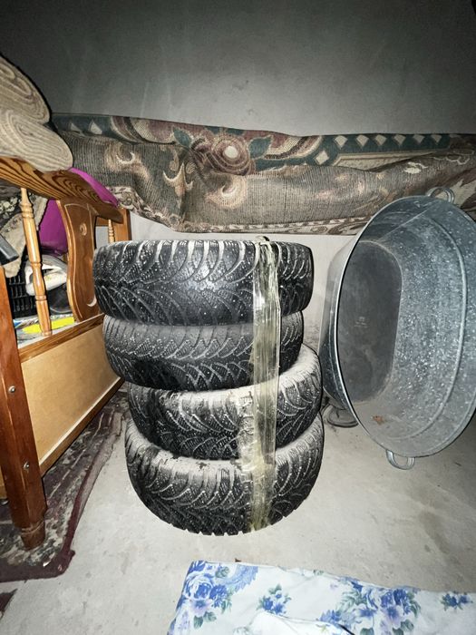 Шины зимные для машин.