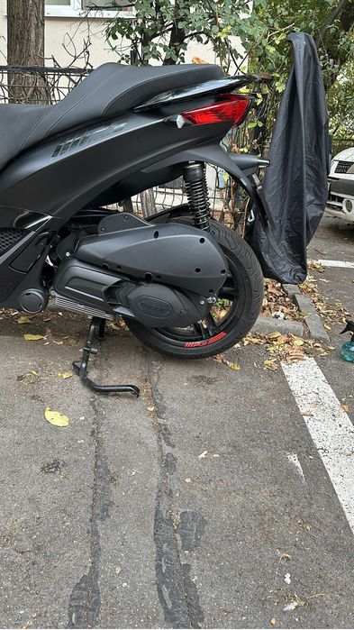 Vand Piaggio MP3 300cc Septembrie 2024 cu garantue PRET FIX 6000 EURO