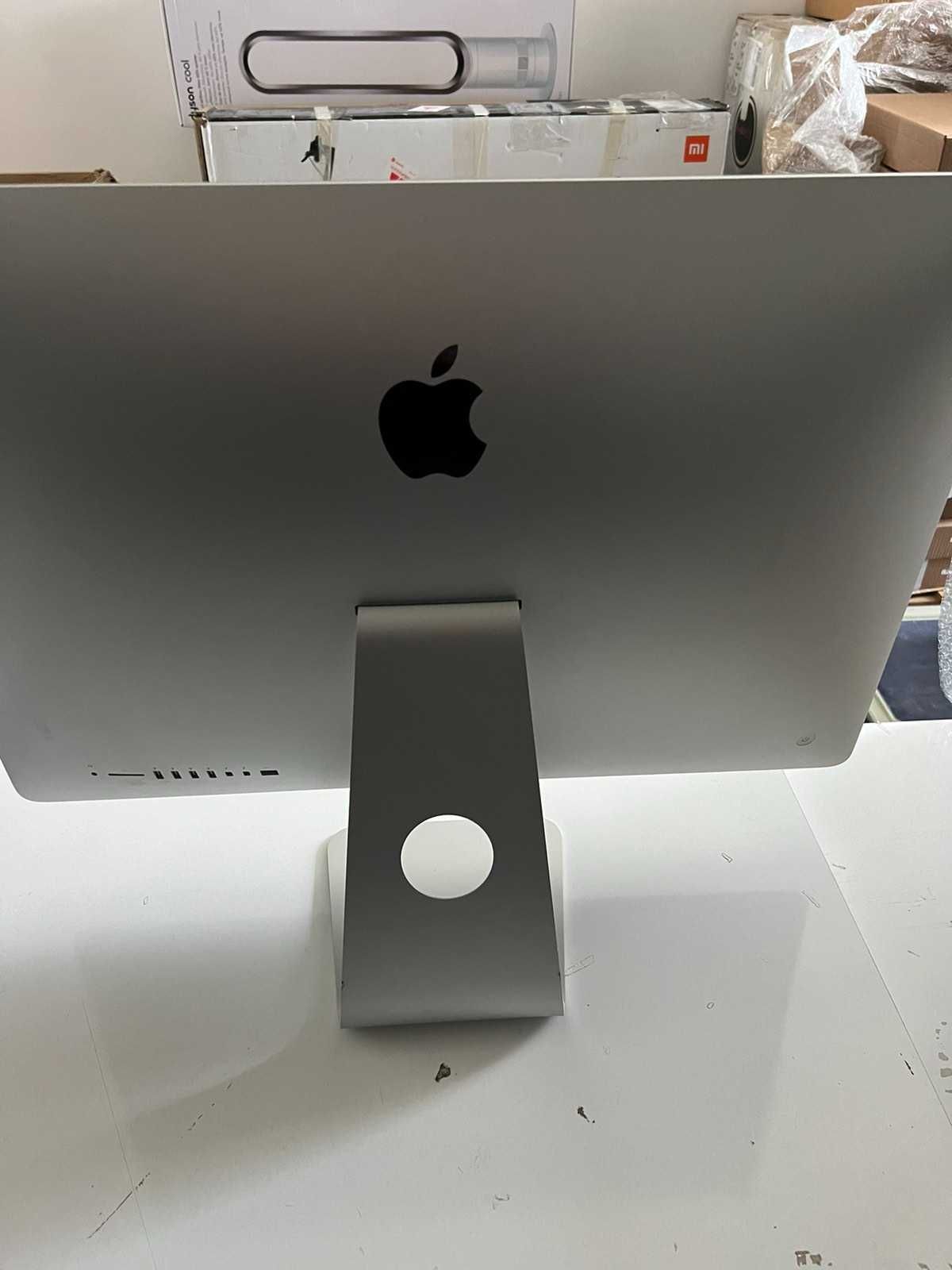 Apple iMac 17.1 32GB RAM/2TB/AMD Radeon R9 M395X