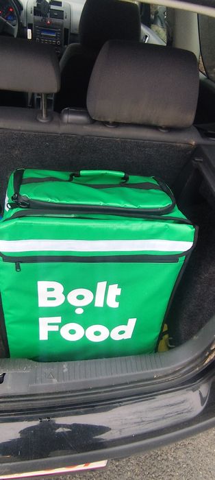 Vand geanta termica ! Nefolosita ! Predare in orasu Valcea