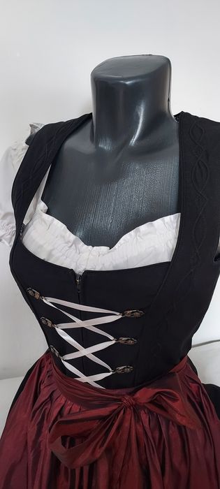 Dirndl marime 40 bavareza tiroleza Oktoberfest