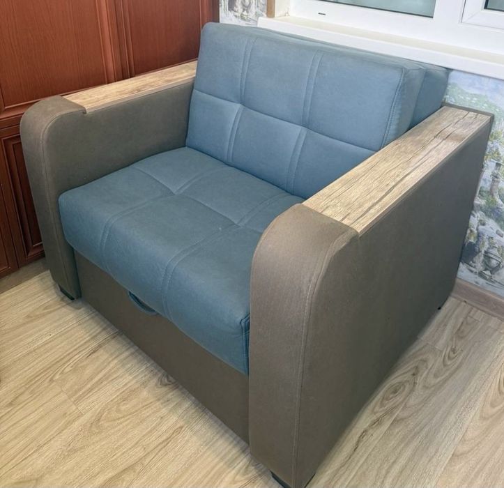 Продажа расклодное кресло книжка .