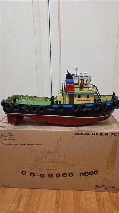 Barca cu telecomanda ARCTIC Hobby - Southampton Aqua Rider 703