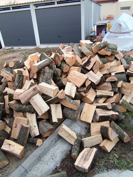 Vând lemne de foc 6 metri la preț de 2000 lei