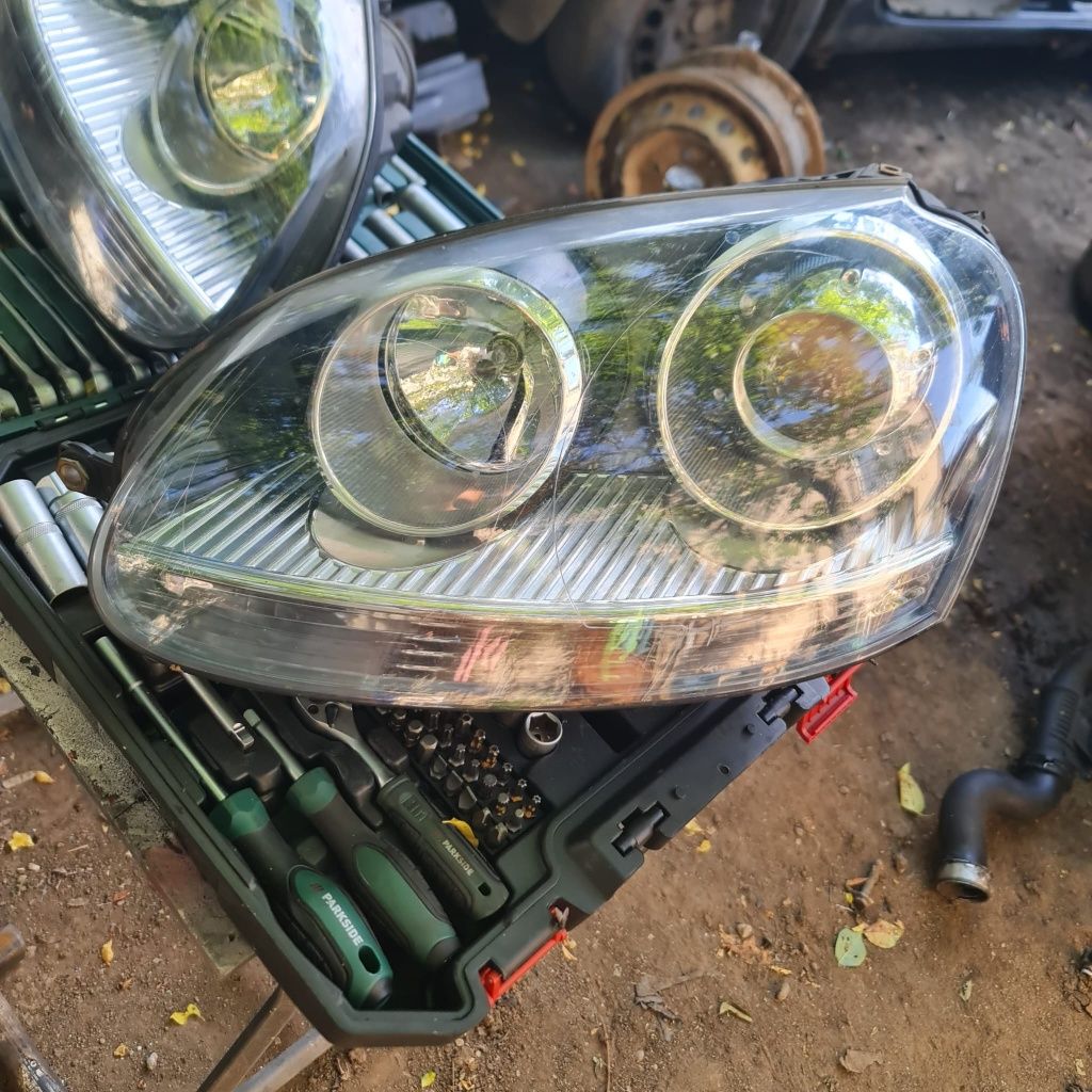 Set faruri xenon golf 5 originale gti r32 cu lupa xenon oem