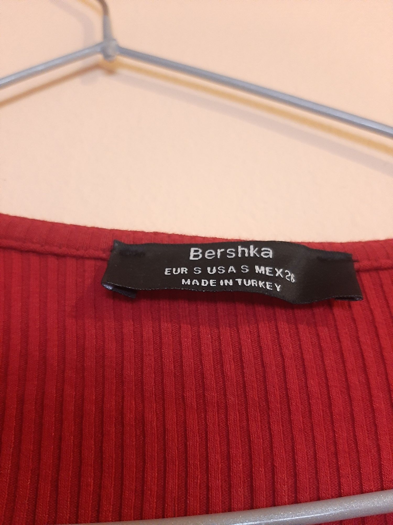 Елегантна червена блуза с дълъг ръкав Bershka