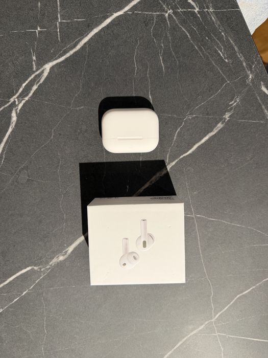 Airpods 3 pro  anul 2025