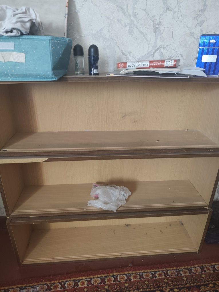 Книжный полка сотилади