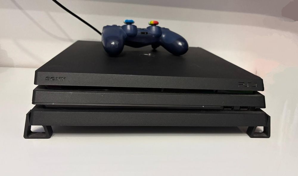 Vând PS4 SLIM de 1 TB  800 lei