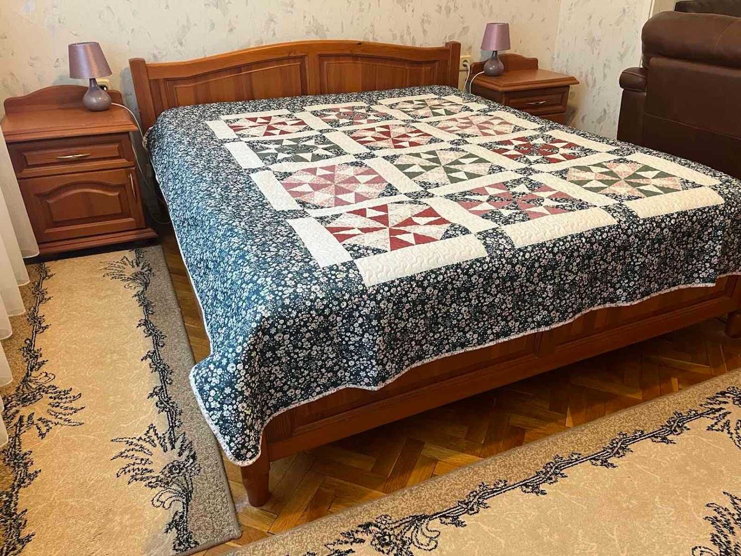 Спален комплект -легло, скрин , две нощни шкафчета, двукрилен гардероб