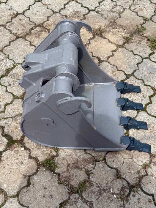 Vand doua cupe de miniexcavator ca noi de 25cm si 40cm