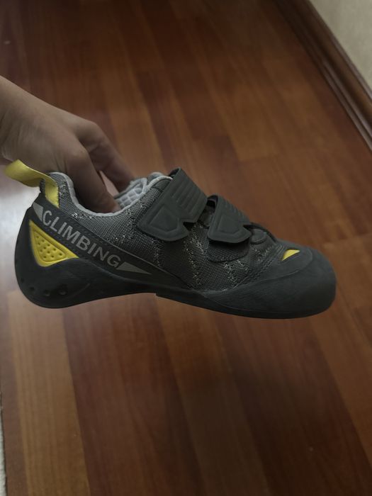 Скальные туфли для скалолазания