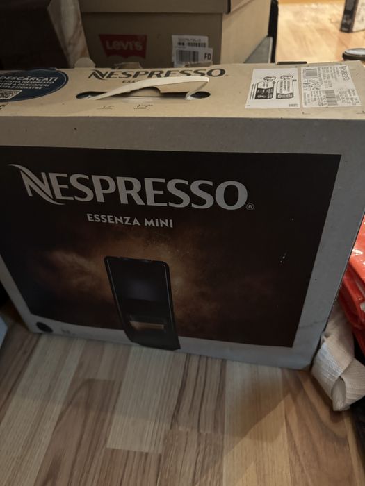 Espressor Nespresso Essenza mini alb