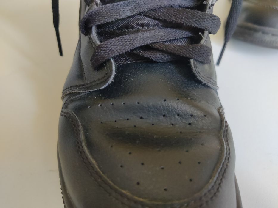 Vând Jordan 1 mid